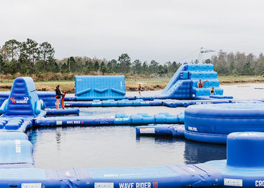 γιγαντιαία διογκώσιμα πάρκα νερού μουσαμάδων PVC 0.9mm Πλάτωνας, αθλητικό πάρκο Aqua νησιών κυμάτων 65 μέρη